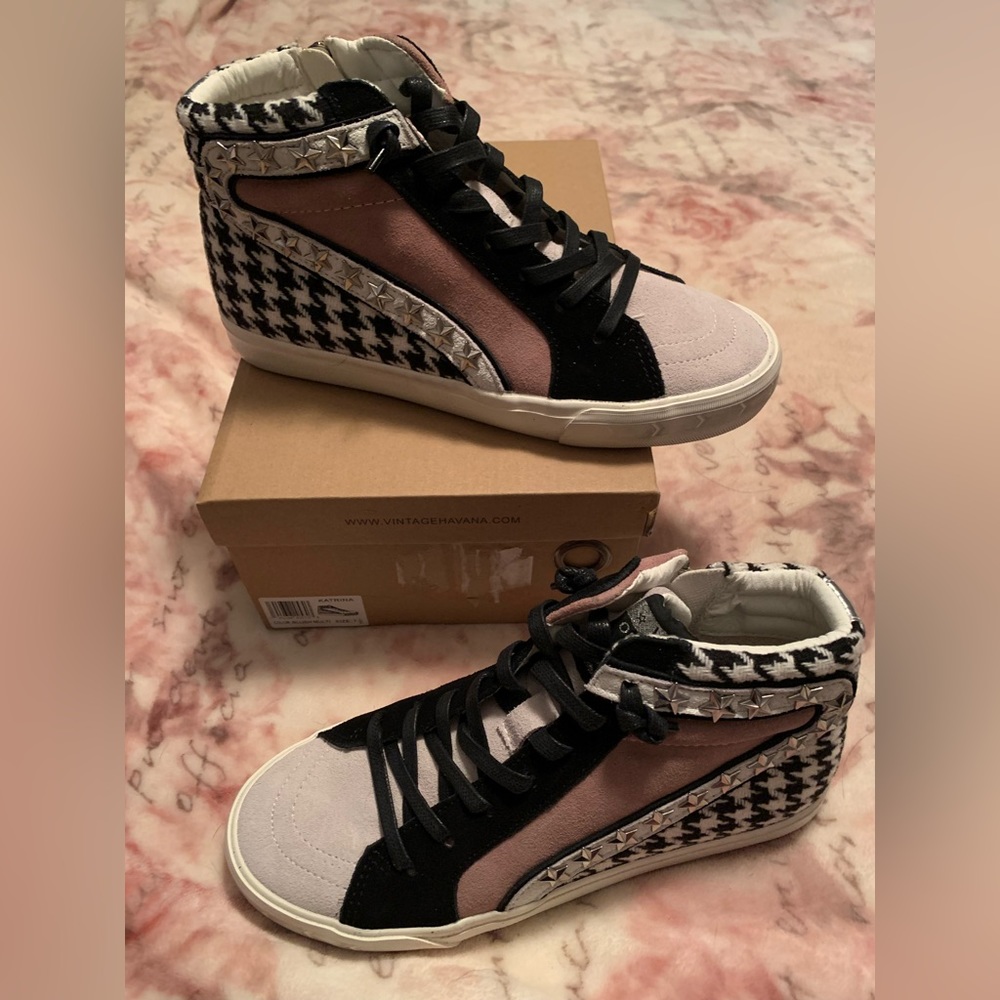 NIB Vintage Havana Katrina Sneakers Women’s Size 7.5 Blush Multi